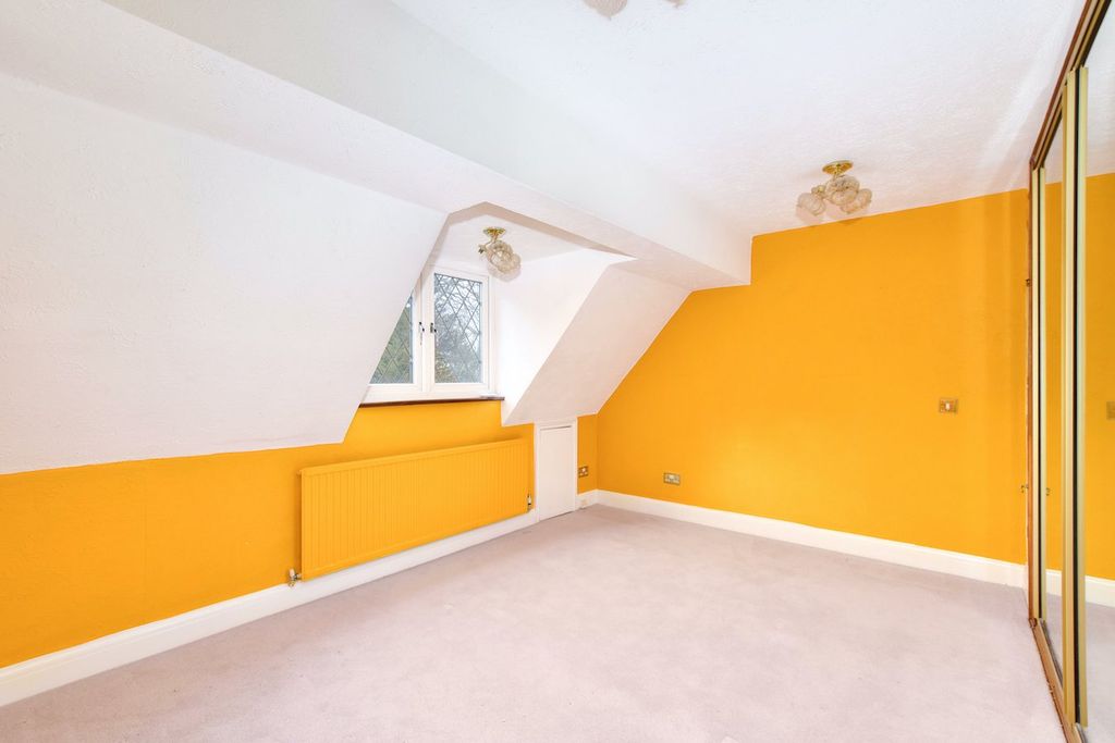 Additional image 12 of 7 bed semi-detached house for saleWarren Lodge, Iver Heath SL0