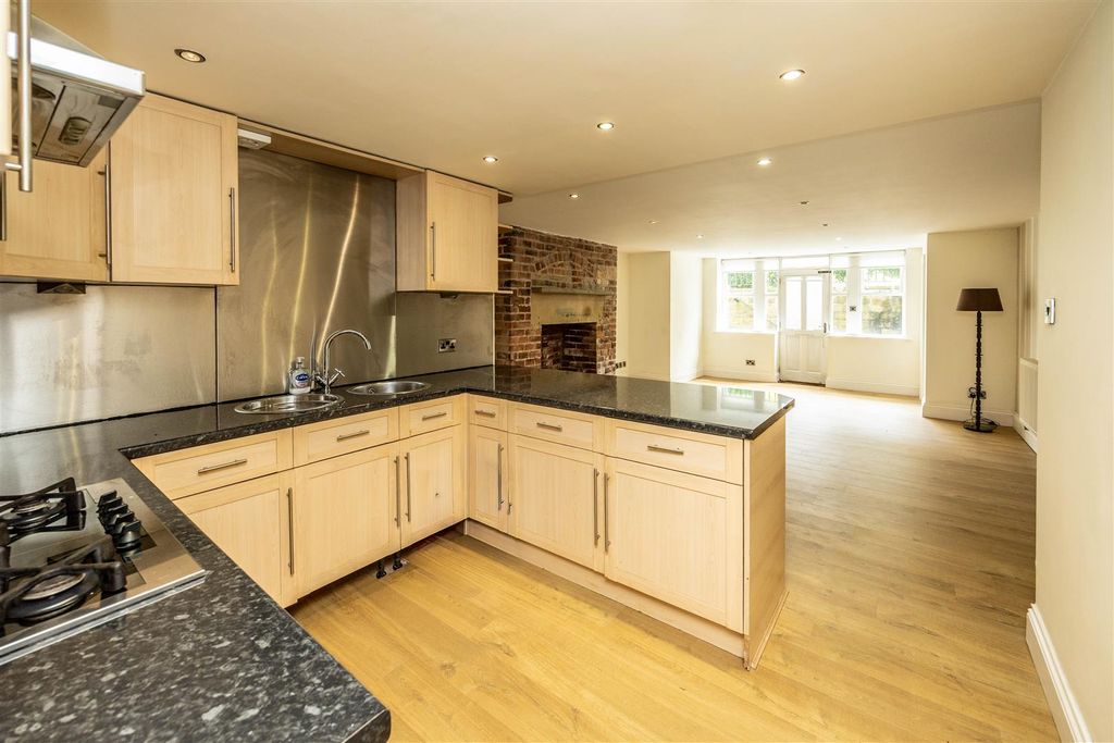 Additional image 5 of 2 bed flat for salePark Drive, Huddersfield HD1