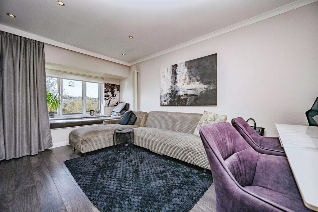 Additional image 9 of 2 bed flat for saleLake View, Railway Terrace, Kings Langley WD4