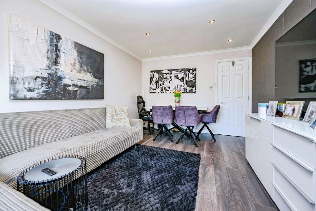 Additional image 12 of 2 bed flat for saleLake View, Railway Terrace, Kings Langley WD4