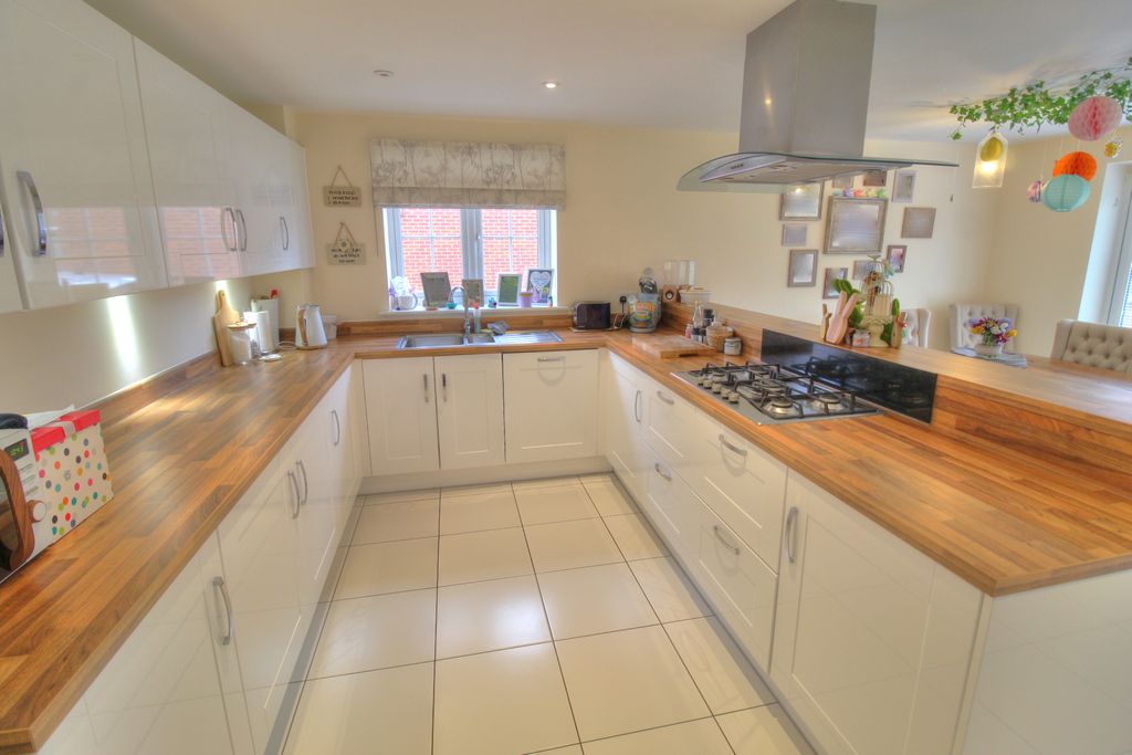 Additional image 5 of 5 bed detached house for saleVanneck Close, Kidderminster DY11