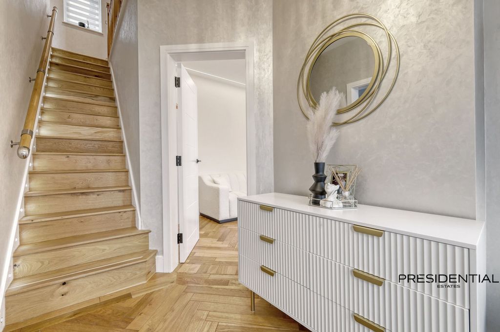 Additional image 9 of 5 bed property for saleKenwood Gardens, Gants Hill IG2