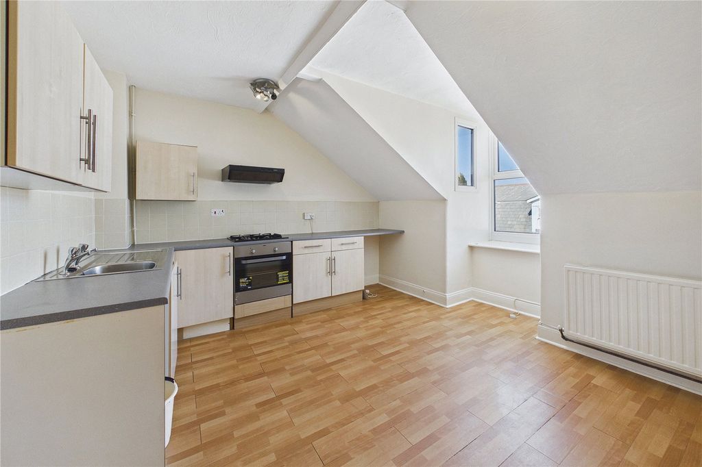 1 bed flat for saleHigh Street, Ilfracombe, Devon EX34 photo 2