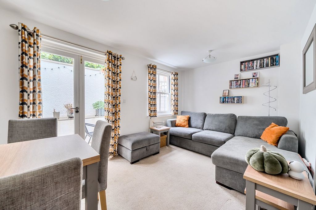 2 bed end terrace house for saleKingsbridge, Devon TQ7 photo 2