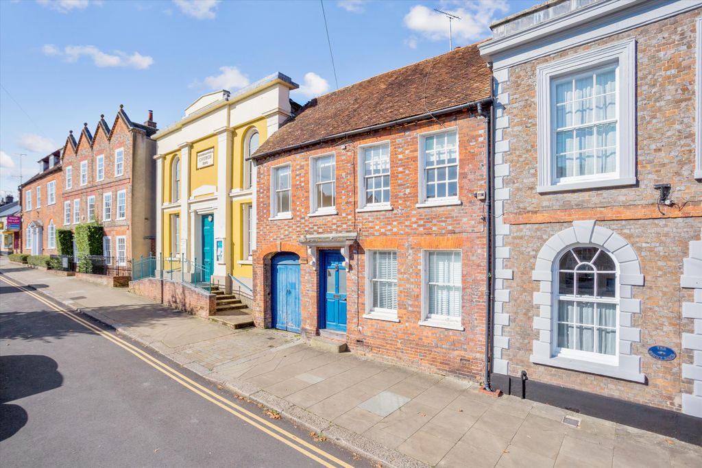 4 bed town house for saleHigh Street, Hungerford, Berkshire RG17