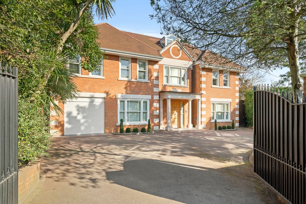 6 bed property for saleWarren Road, Coombe, Kingston Upon Thames, London KT2