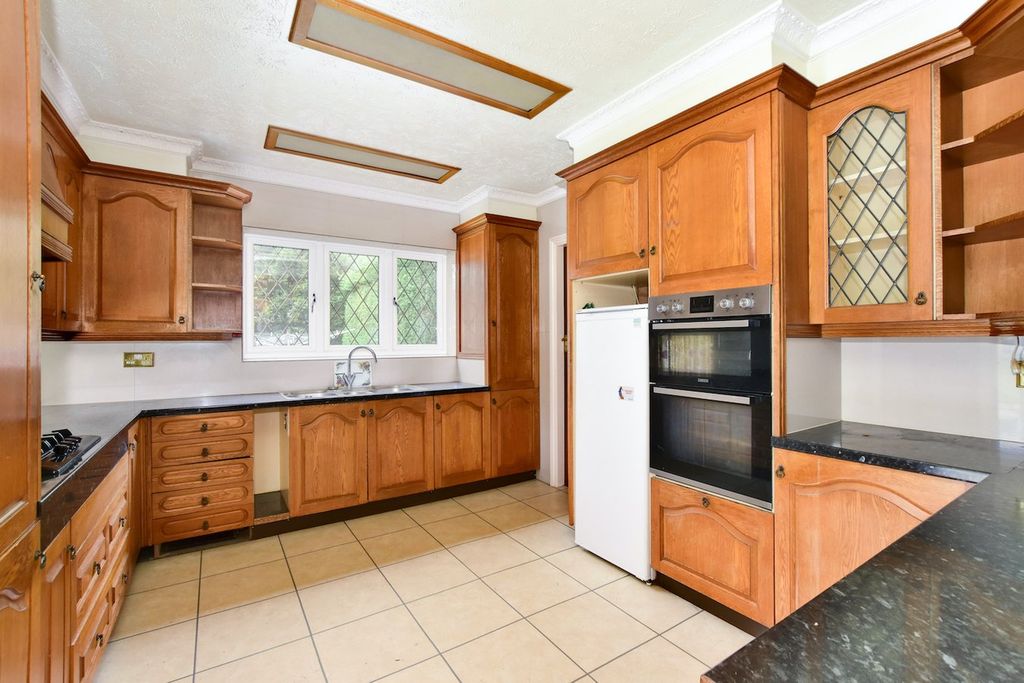 Additional image 4 of 7 bed semi-detached house for saleWarren Lodge, Iver Heath SL0