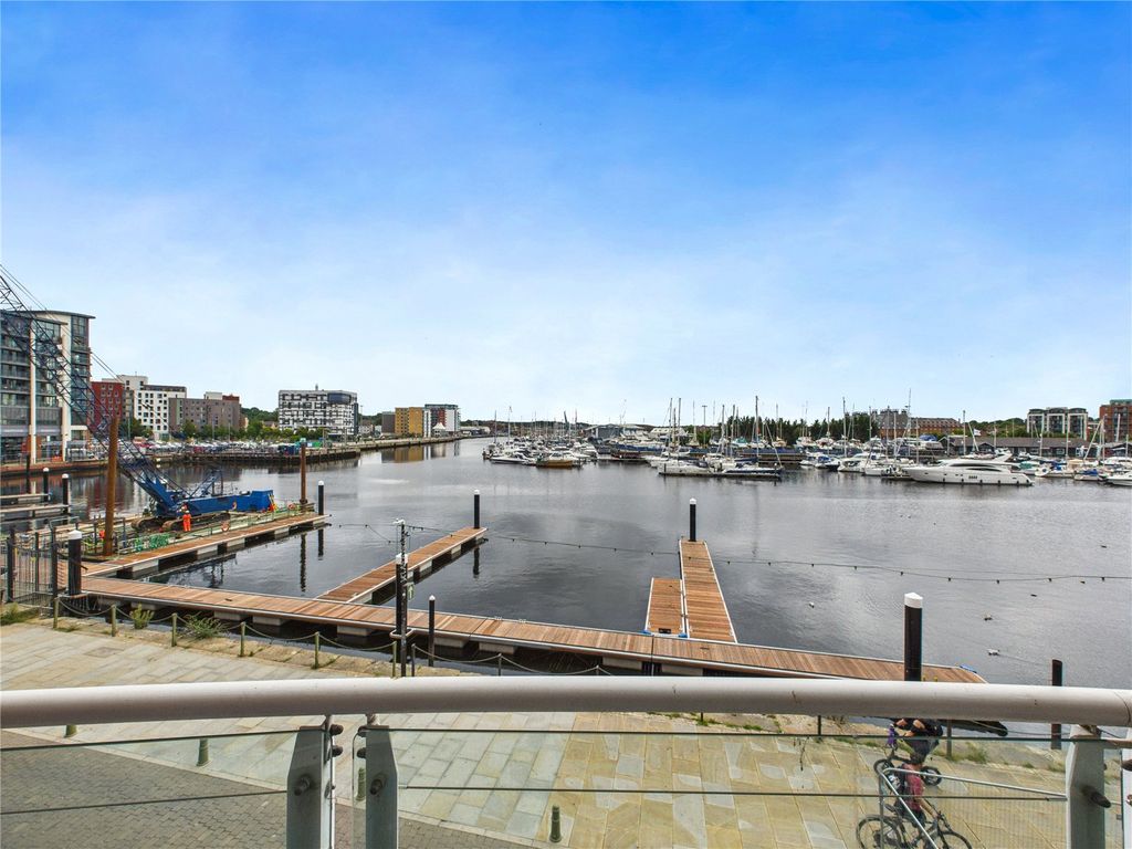 2 bed flat for saleNeptune Square, Ipswich, Suffolk IP4