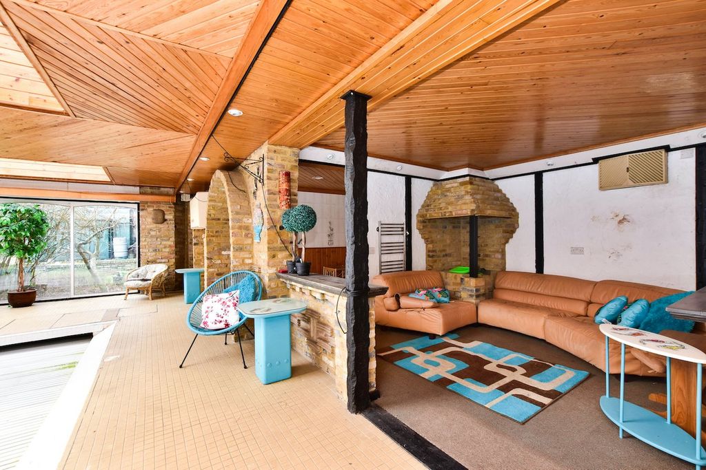 Additional image 10 of 7 bed semi-detached house for saleWarren Lodge, Iver Heath SL0