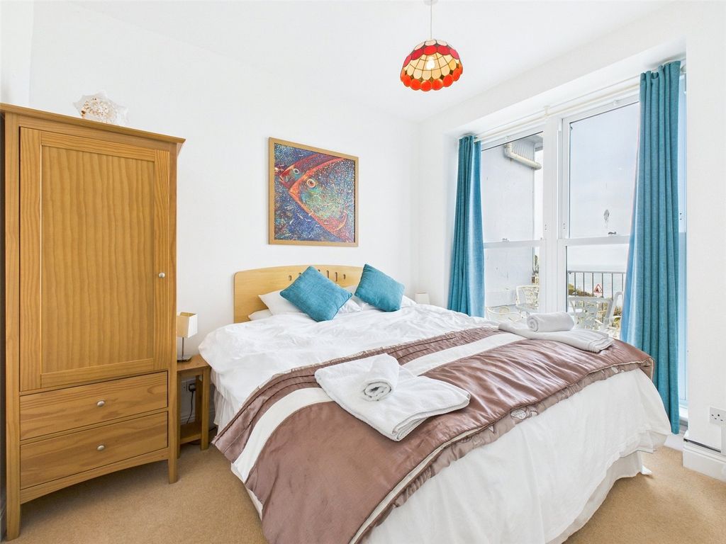 2 bed flat for saleParade Terrace, Ilfracombe, Devon EX34 photo 4