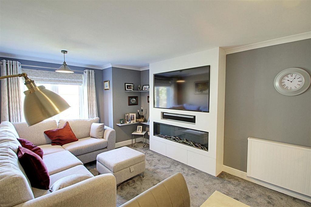 Additional image 6 of 2 bed flat for saleLakeview, Railway Terrace, Kings Langley WD4