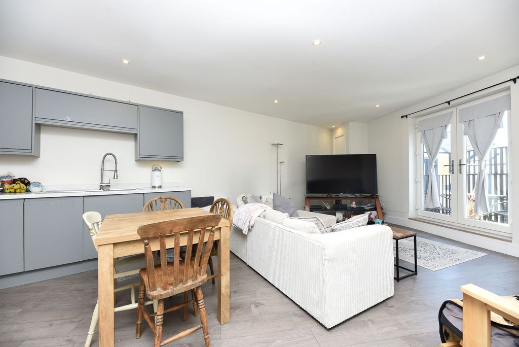 Additional image 2 of 2 bed flat for sale12 Ferrars Road, Huntingdon PE29