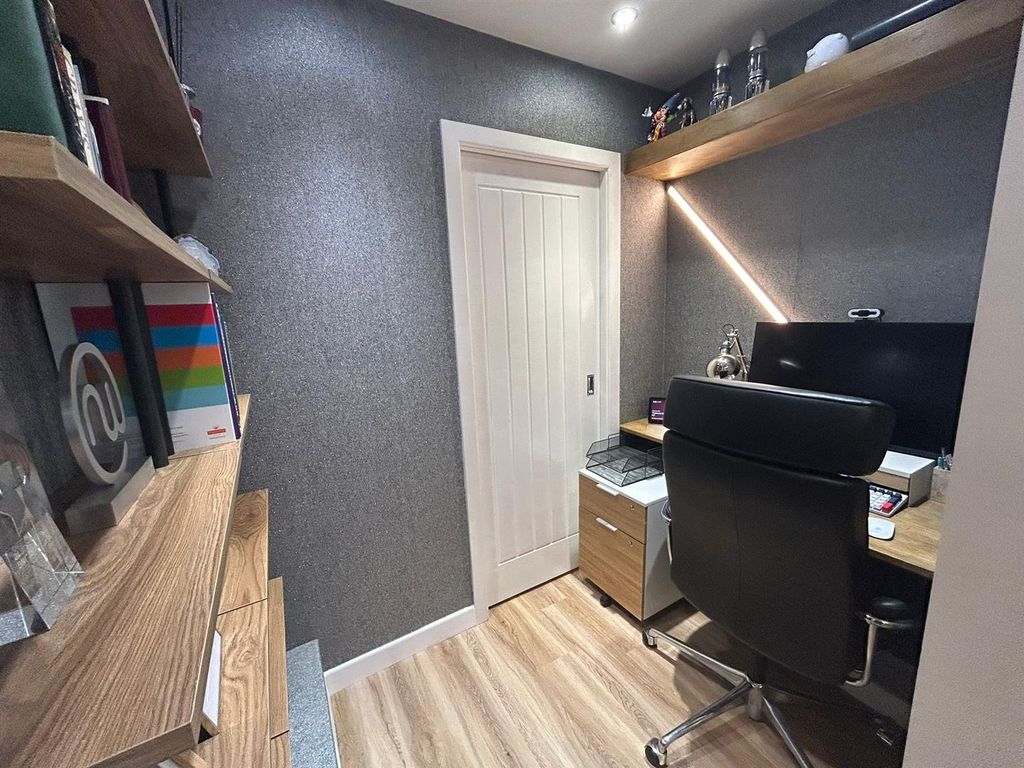 Additional image 14 of 2 bed flat for saleMottram Road, Broadbottom, Hyde SK14