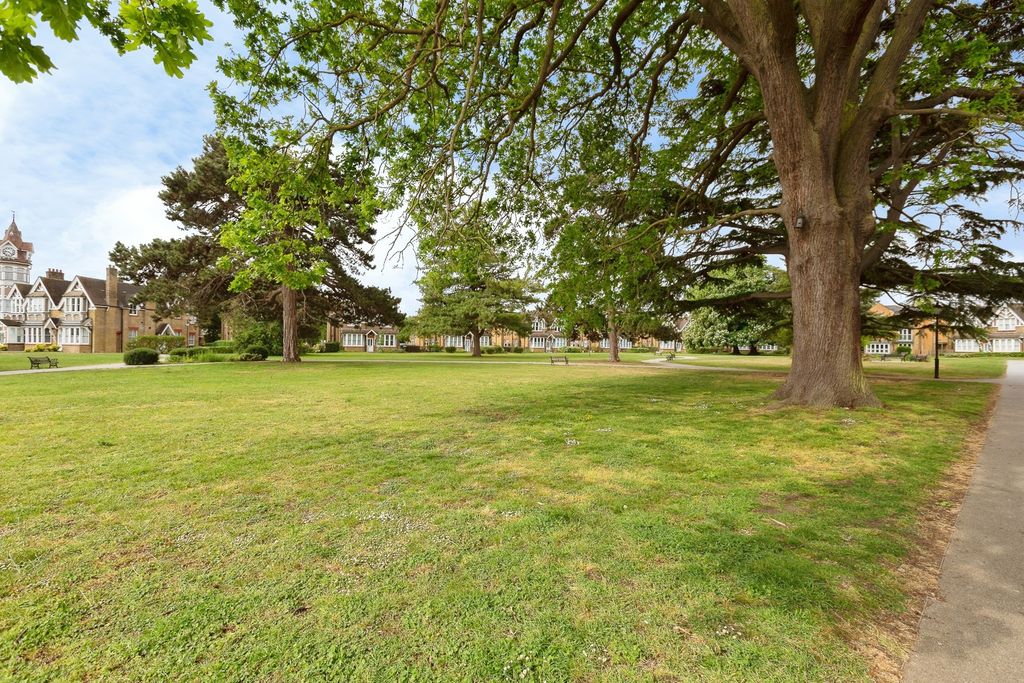 Additional image 13 of 2 bed maisonette for saleThomas Barnardo Way, Barkingside, Ilford IG6