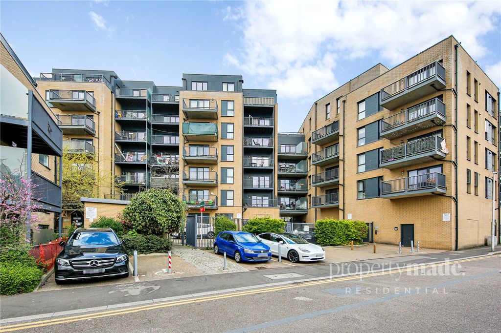 3 bed flat for sale53 Clarence Avenue, Gants Hill, Milford, Redbridge IG2
