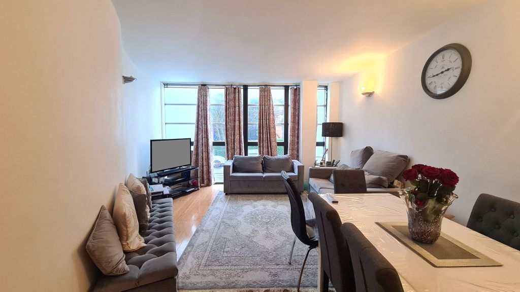 2 bed flat for saleOdeon Parade, London Road, Isleworth TW7