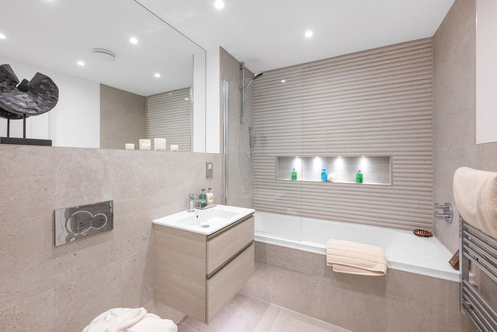 Additional image 7 of 3 bed flat for saleShalford Lodge, Kingston Hill, Kingston Upon Thames KT2