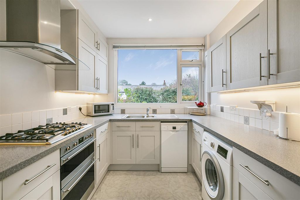 Additional image 8 of 4 bed town house for salePark Road, Kingston Upon Thames KT2