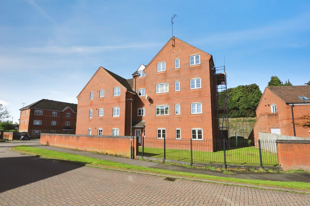 2 bed flat for saleRay Mercer Way, Kidderminster DY10