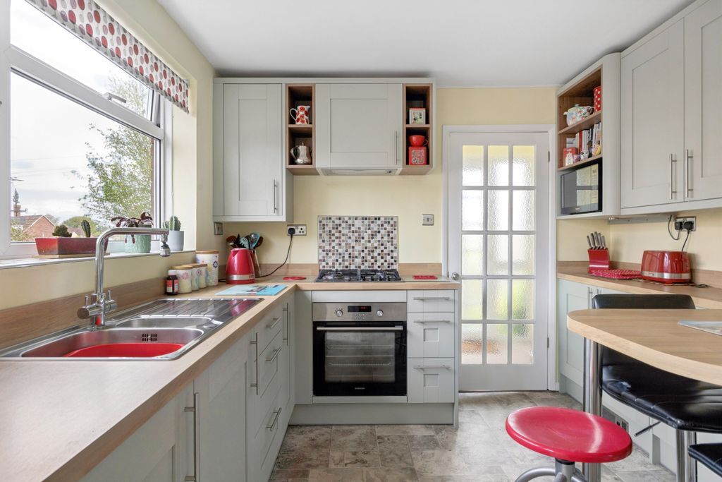 Additional image 3 of 3 bed semi-detached house for saleSarum Way, Hungerford RG17