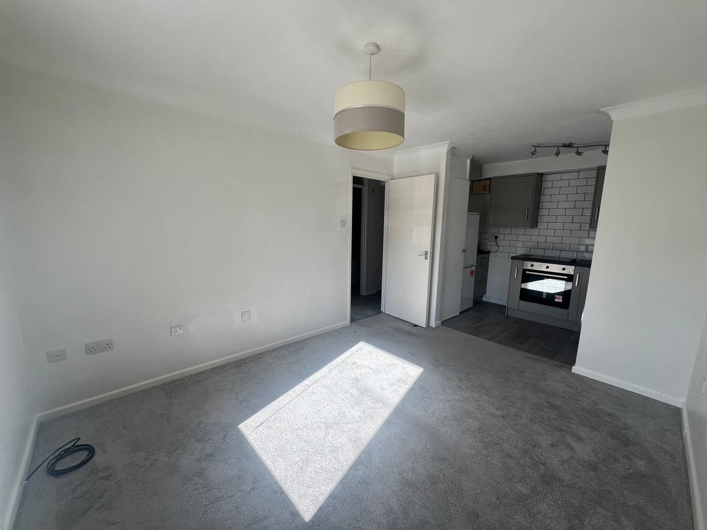 Additional image 5 of 1 bed flat for saleFirgrove Court, Hungerford RG17
