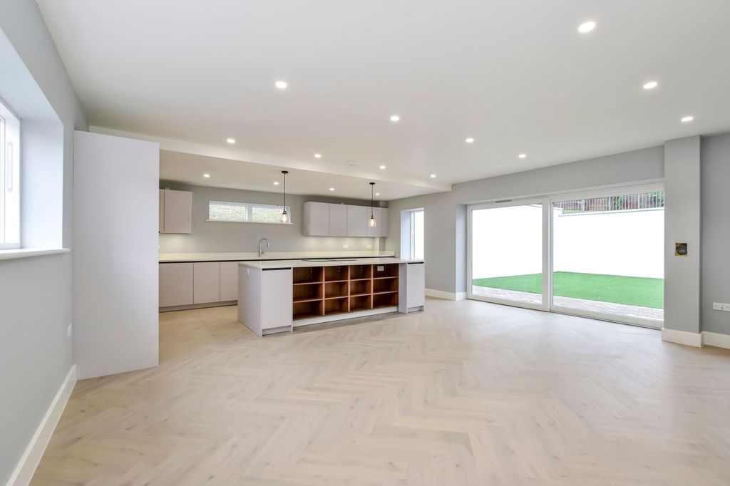 4 bed detached house for salePlot 2, Three Acres, Toms Lane, Kings Langley WD4 photo 5