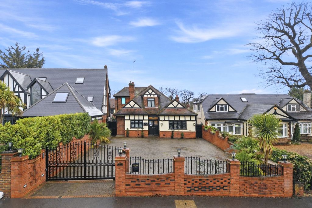 Additional image 29 of 4 bed detached house for saleTomswood Road, Chigwell, Essex IG7