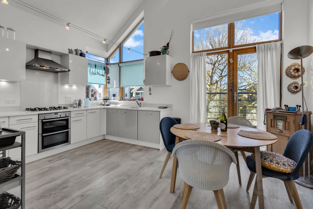 Additional image 6 of 3 bed semi-detached house for saleMoncrieff Gardens, Hythe CT21
