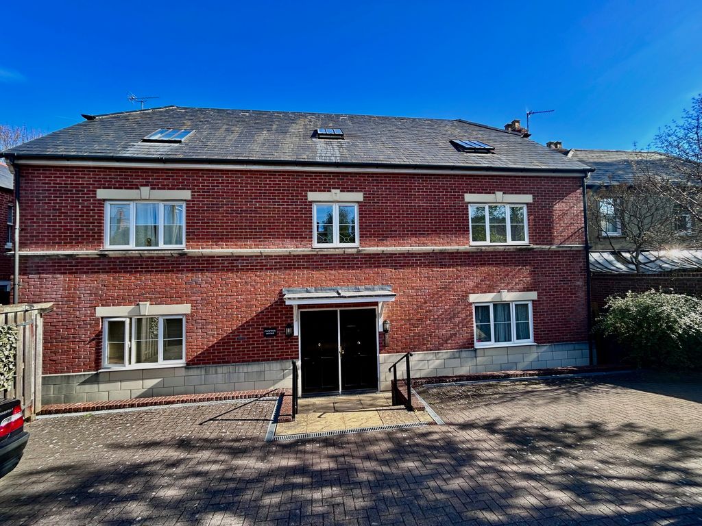 1 bed flat for salePark Street, Hungerford RG17