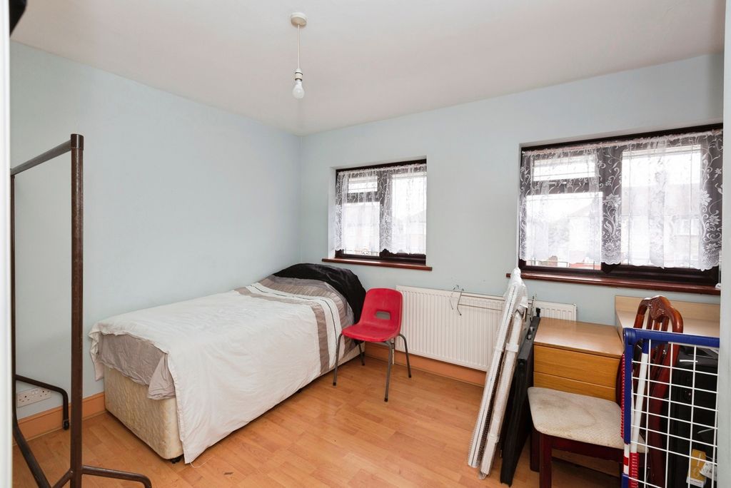 Additional image 23 of 5 bed end terrace house for saleTomswood Hill, Ilford IG6