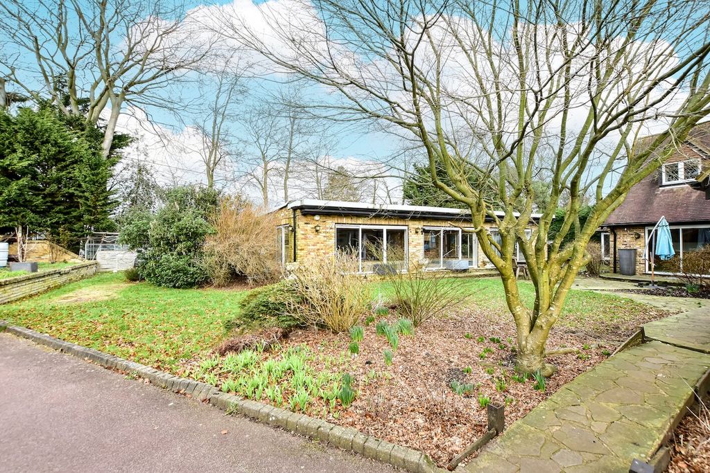 Additional image 17 of 7 bed semi-detached house for saleWarren Lodge, Iver Heath SL0