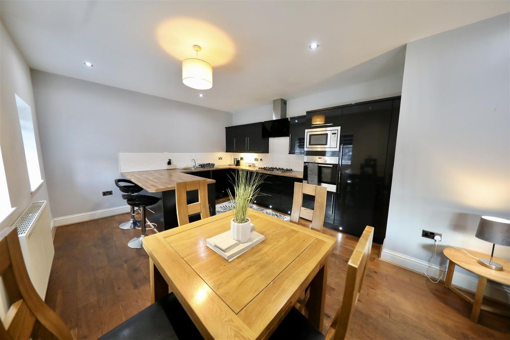 Additional image 3 of 2 bed flat for saleGeorge Street, Hull HU1