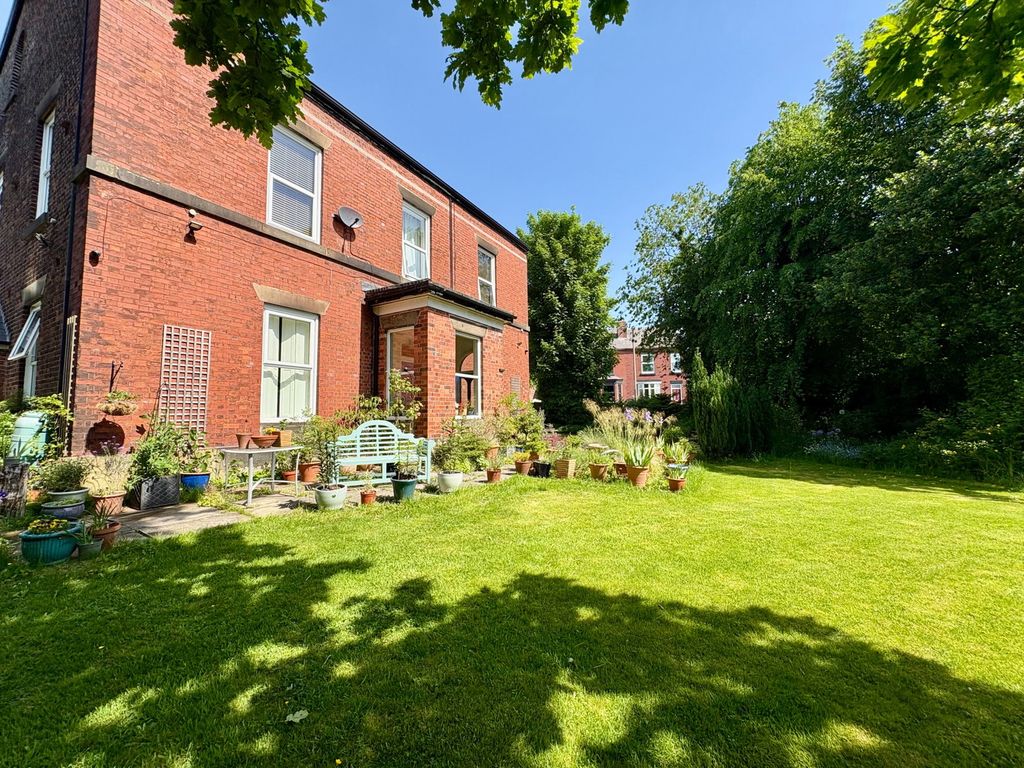 8 bed detached house for saleSheffield Road, Godley, Tameside, Greater Manchester SK14