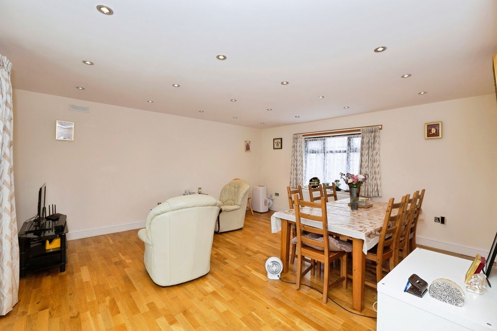 Additional image 9 of 5 bed end terrace house for saleTomswood Hill, Ilford IG6