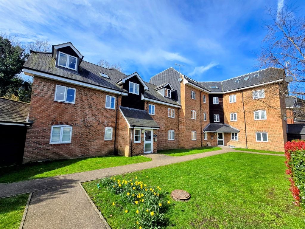 2 bed flat for saleWharf Way, Hunton Bridge, Kings Langley WD4