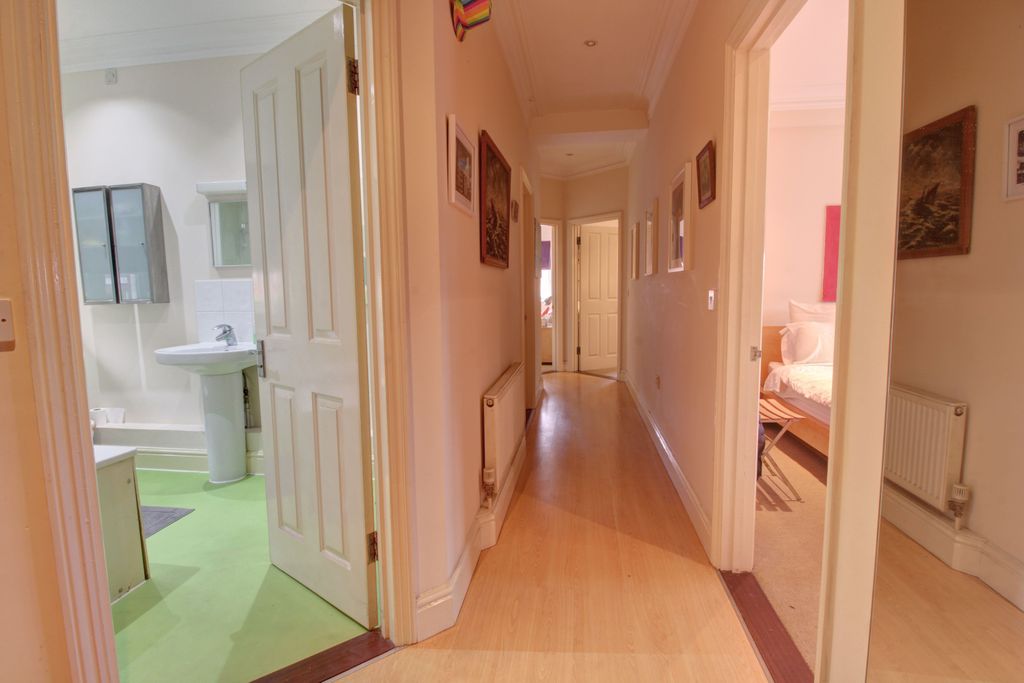 Additional image 7 of 3 bed flat for saleDevereaux Court, Ipswich IP4