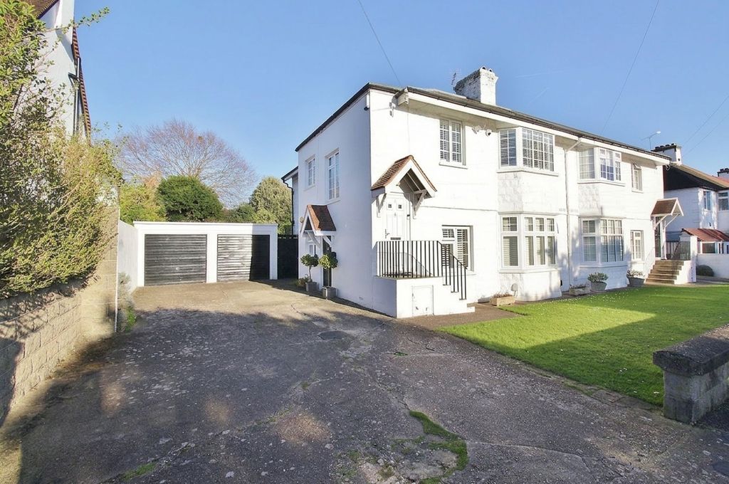 3 bed flat for saleHarvard Road, Isleworth TW7