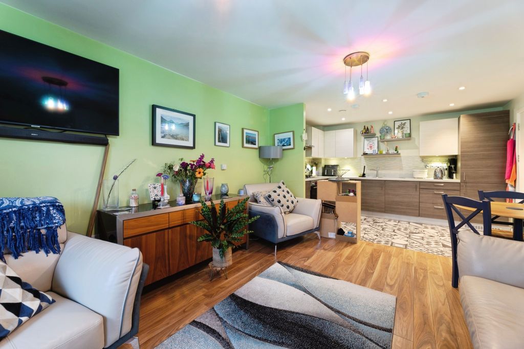 Additional image 8 of 2 bed flat for saleNew Mossford Way, Ilford IG6
