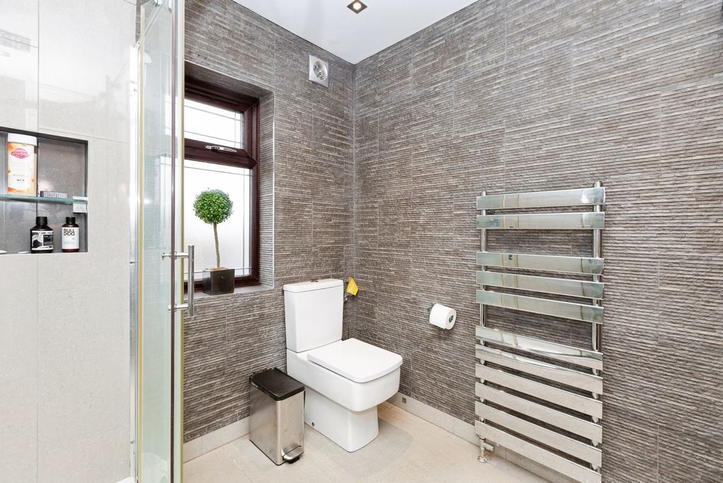Additional image 17 of 5 bed end terrace house for saleTomswood Hill, Ilford IG6