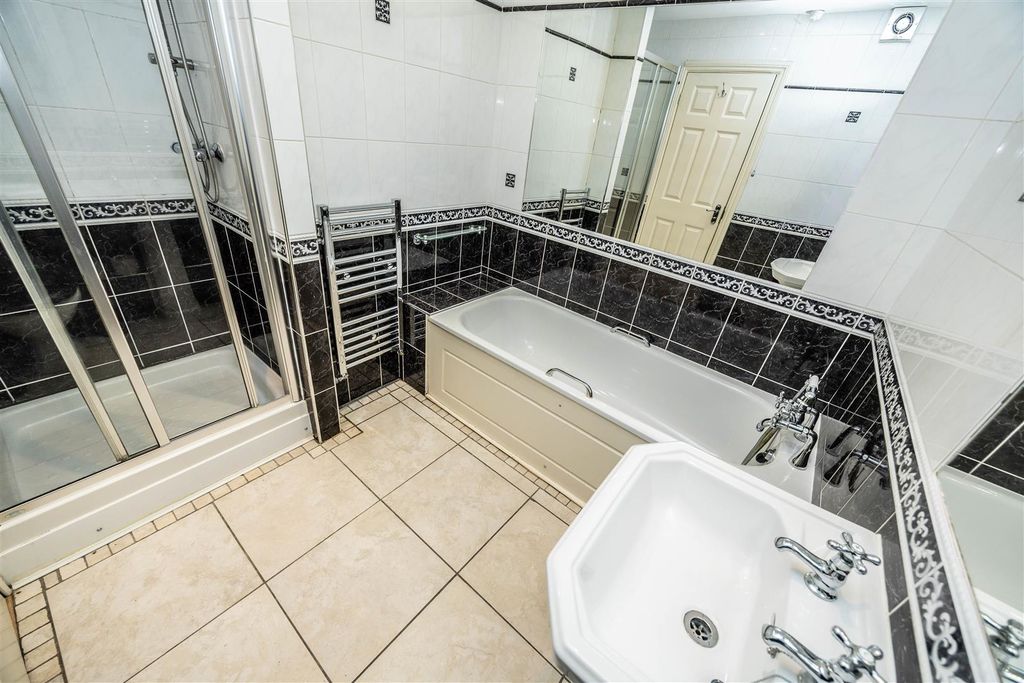 Additional image 14 of 2 bed flat for salePark Drive, Huddersfield HD1