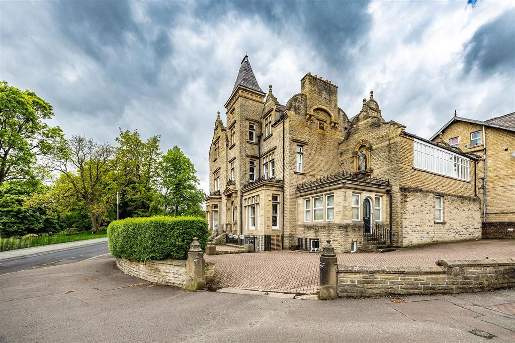 Additional image 20 of 2 bed flat for salePark Drive, Huddersfield HD1