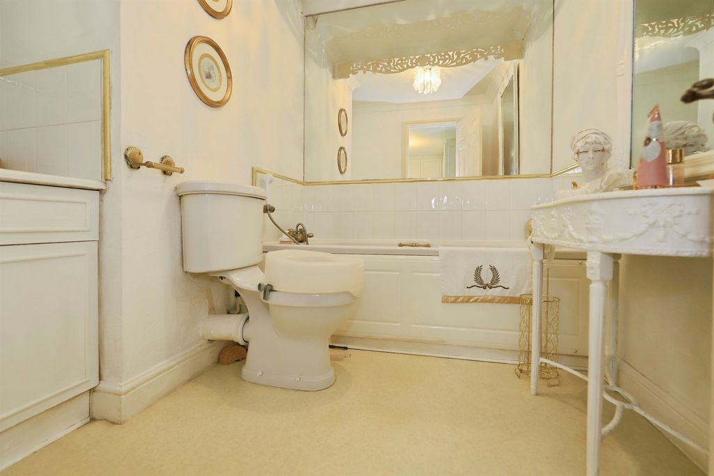 Additional image 8 of 2 bed flat for saleOldnall Road, Kidderminster DY10