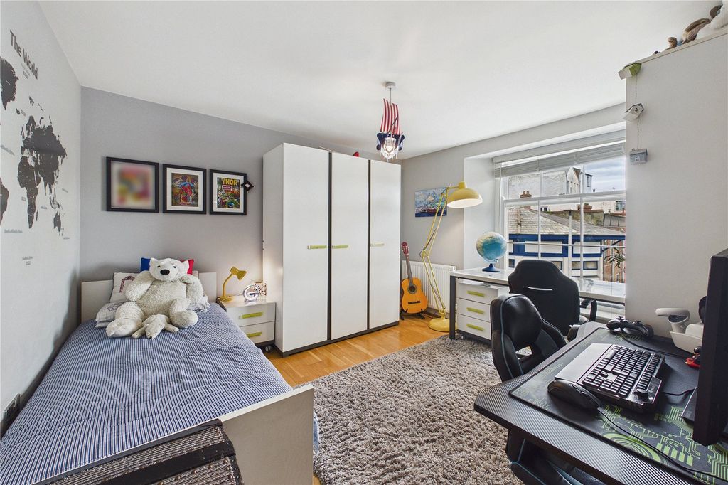 3 bed flat for saleMarket Street, Ilfracombe, Devon EX34 photo 5