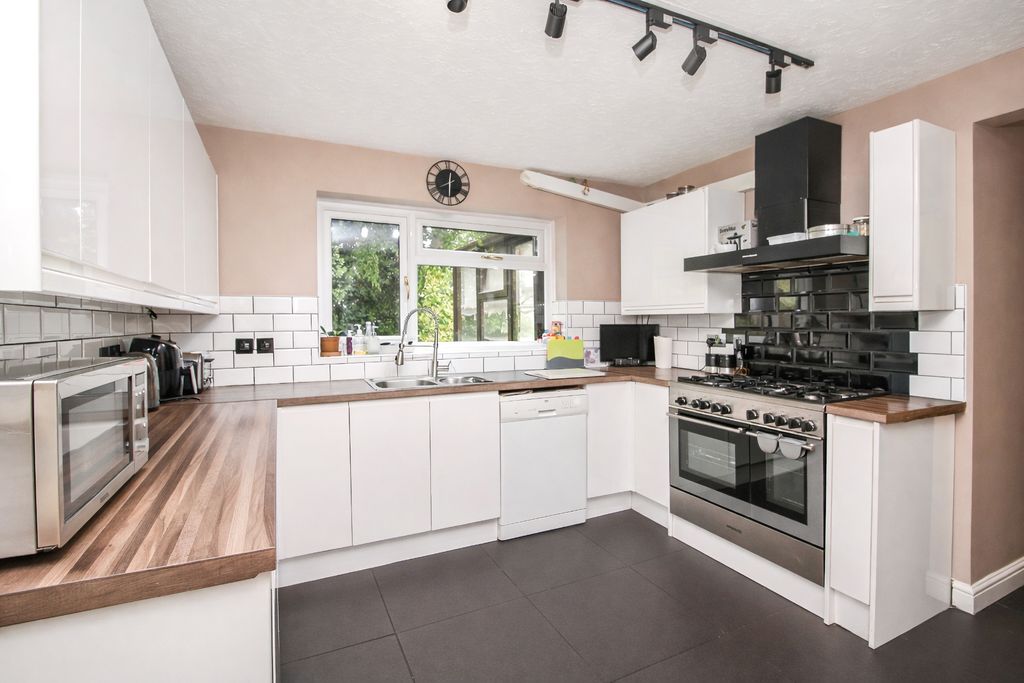 Additional image 2 of 4 bed detached house for saleOak Grove, Kidderminster DY10