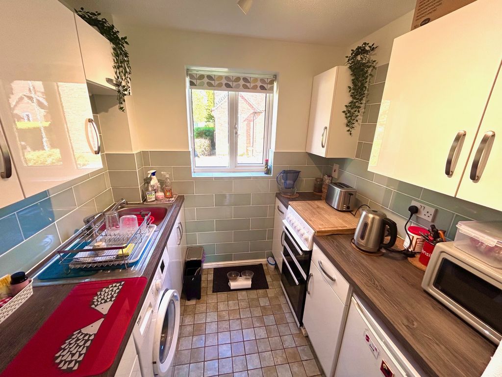 Additional image 2 of Studio for saleWiltshire Close, Hungerford RG17
