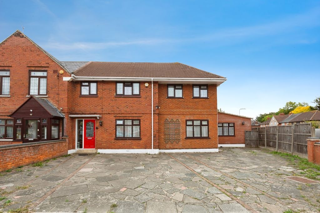 Additional image 2 of 5 bed end terrace house for saleTomswood Hill, Ilford IG6