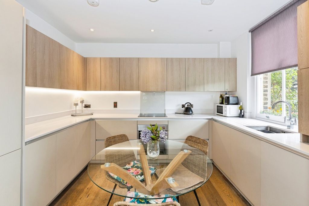 Additional image 5 of 2 bed maisonette for saleThomas Barnardo Way, Barkingside, Ilford IG6
