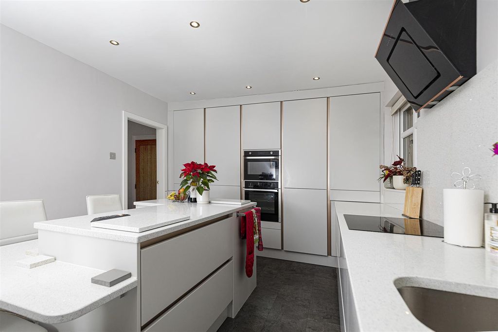 Additional image 7 of 5 bed detached house for saleThe Ghyll, Fixby, Huddersfield HD2