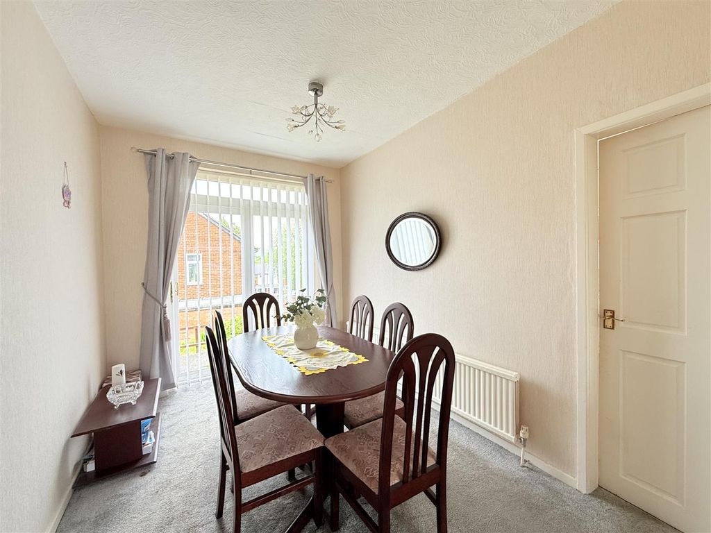 Additional image 3 of 3 bed semi-detached house for saleGrosvenor Road, Hyde SK14