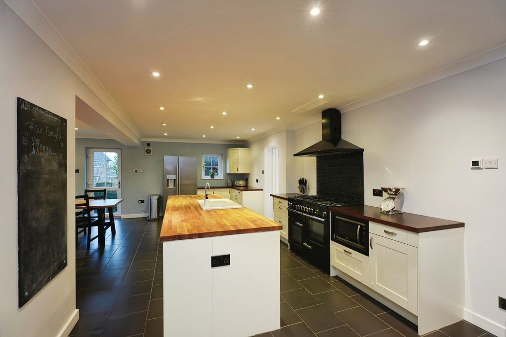 Additional image 3 of 5 bed detached house for saleThe Fairway, Huddersfield HD2